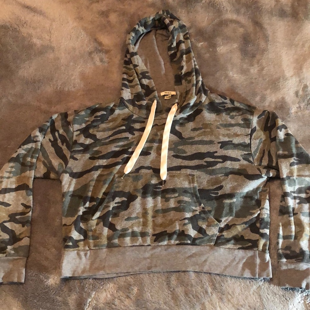 Forever 21 camo sweatshirt